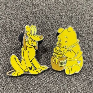 2 Disney Winnie the Pooh and Pluto Yellow Color Story wave B hidden mystery pins